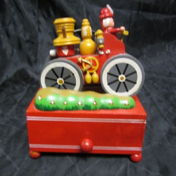 VINTAGE 1982 SCHMID COLLECTIBLE HANDCRAFTED WOODEN FIREPUMPER MUSIC BOX - Picture 2 of 8